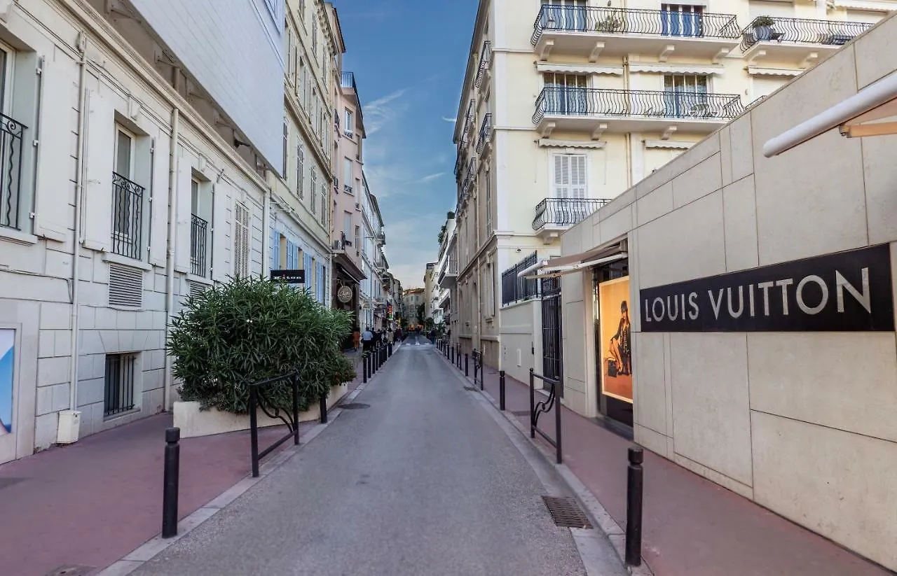 Studio Carre D'Or Cannes France