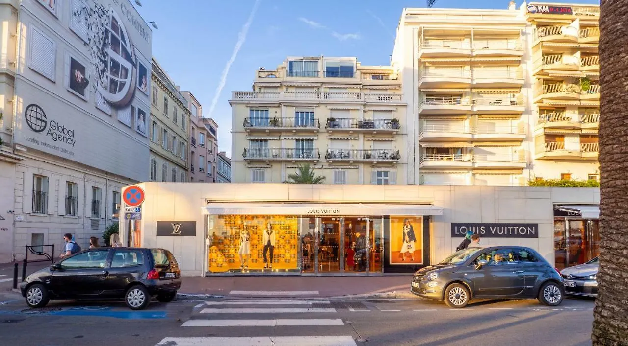 Studio Carre D'Or Cannes 0*,  France